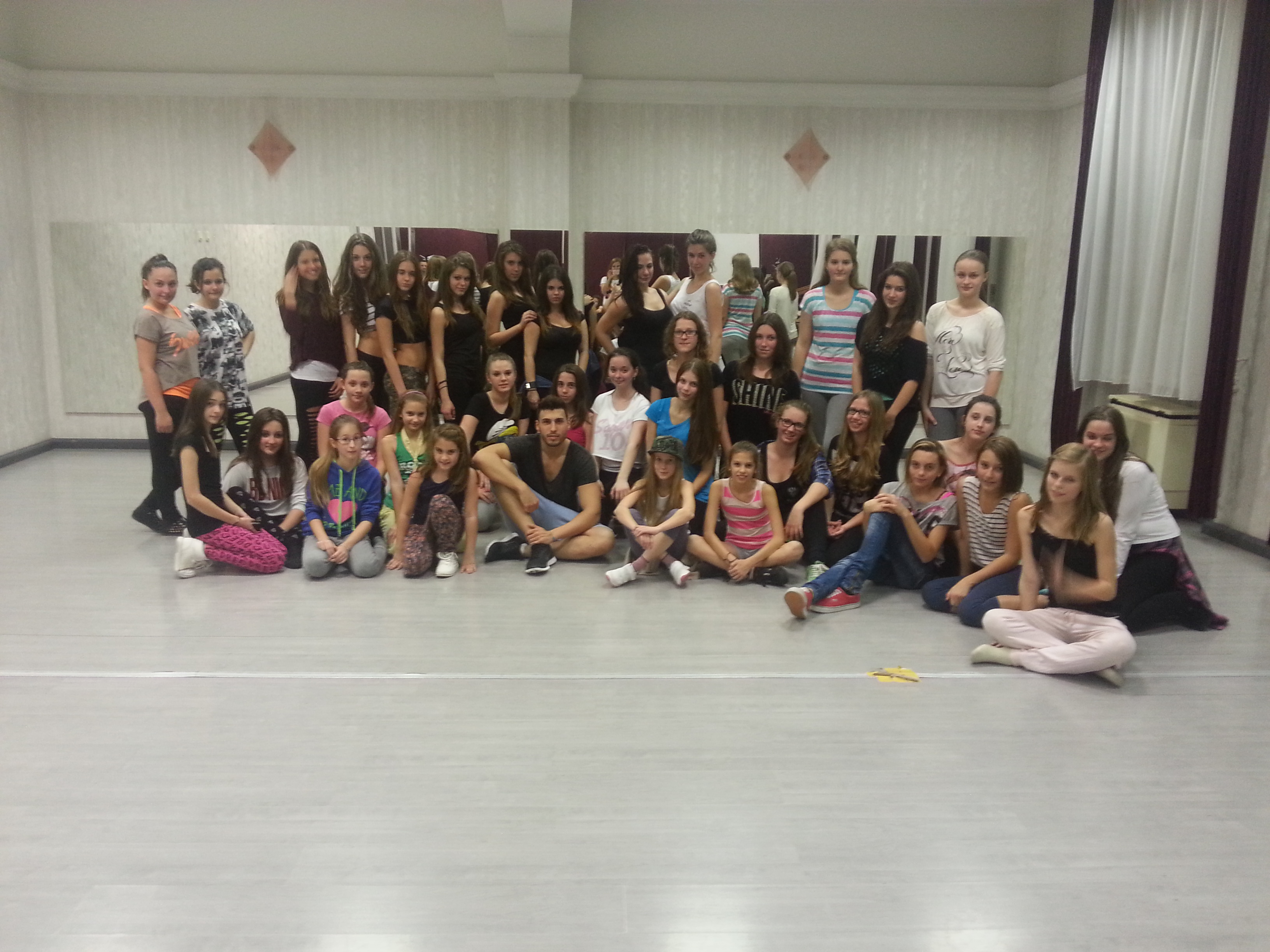 Reto Street Dance School